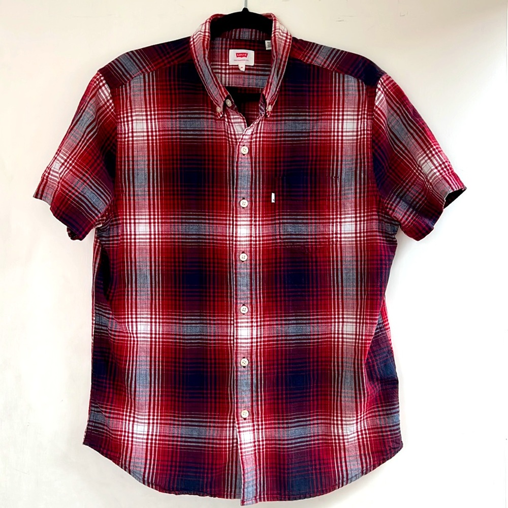 Levi’s men’s red/blue/grey/white plaid short sleeve button down shirt - medium